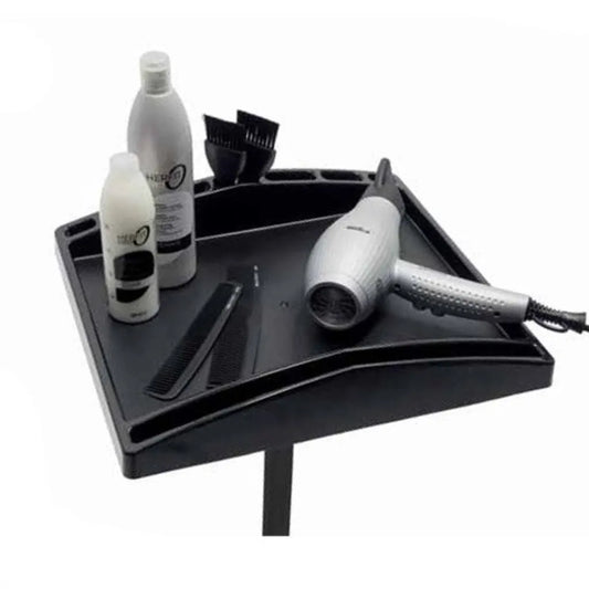 TUTOR BLACK Ablagetisch mit Friseurbedarf belegt Detailansicht
