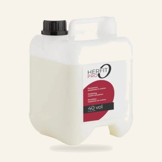 Oxidationsmittel & Farbentwickler Coloration Profi-Qualität - Produktfoto auf beigem Hintergrund