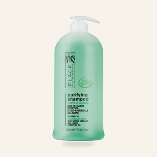 Talgausgleichendes Shampoo - Produktfoto auf beigem Hintergrund