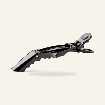Alligator-Haarspangen 10er-Set Schwarz 10 cm für Salon - Produktfoto auf beigem Hintergrund