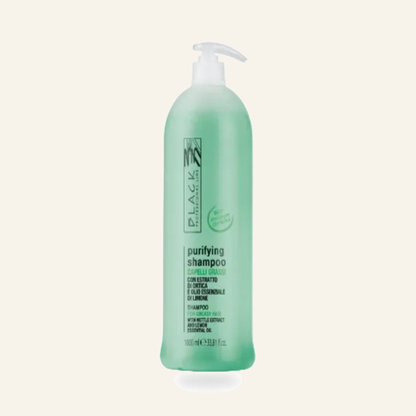 Klärendes Shampoo Fettige Kopfhaut – Black Professional - Produktfoto auf beigem Hintergrund