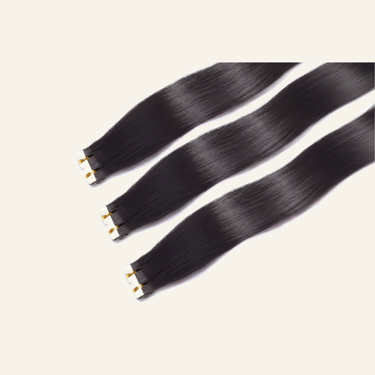 Tape-In Echthaar Extensions - Produktfoto auf beigem Hintergrund