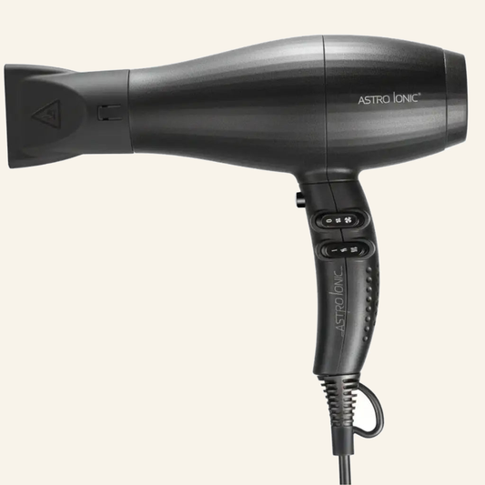 Professioneller Ionen-Haartrockner 2100 W für Salon & Studio - Produktfoto auf beigem Hintergrund