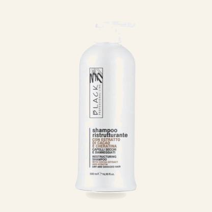 Restrukturierendes Shampoo für trockenes 
und strapaziertes Haar - Produktfoto auf beigem Hintergrund
