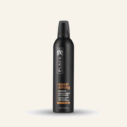 Restrukturierung Styling-Schaum & Volumen Locken 400ml - Produktfoto auf beigem Hintergrund