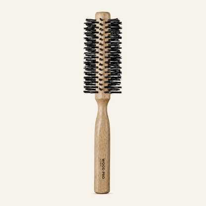 Rundbürste 28mm & Wildschweinborsten-Holzbürste für Locken - Produktfoto auf beigem Hintergrund