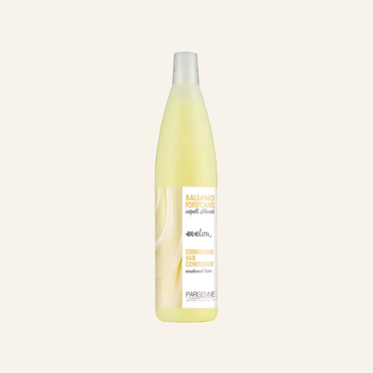 Stärkende Pflegespülung & Haarregeneration mit Gelée Royale - Produktfoto auf beigem Hintergrund