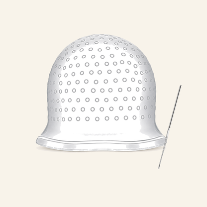 Strähnenhaube Silikon Weiß mit Metallhaken für Salon - Produktfoto auf beigem Hintergrund