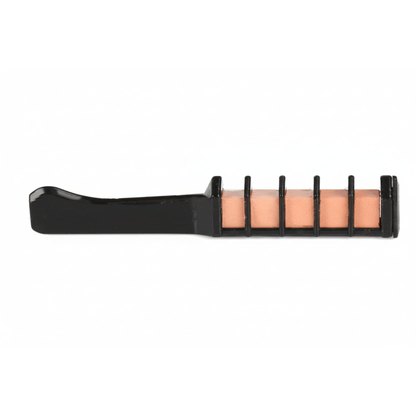 Mini-Haarfarbenstifte, Mascara-farbenes Kreide-Set mit Pinsel - Variantenfoto auf weissem Hintergrund